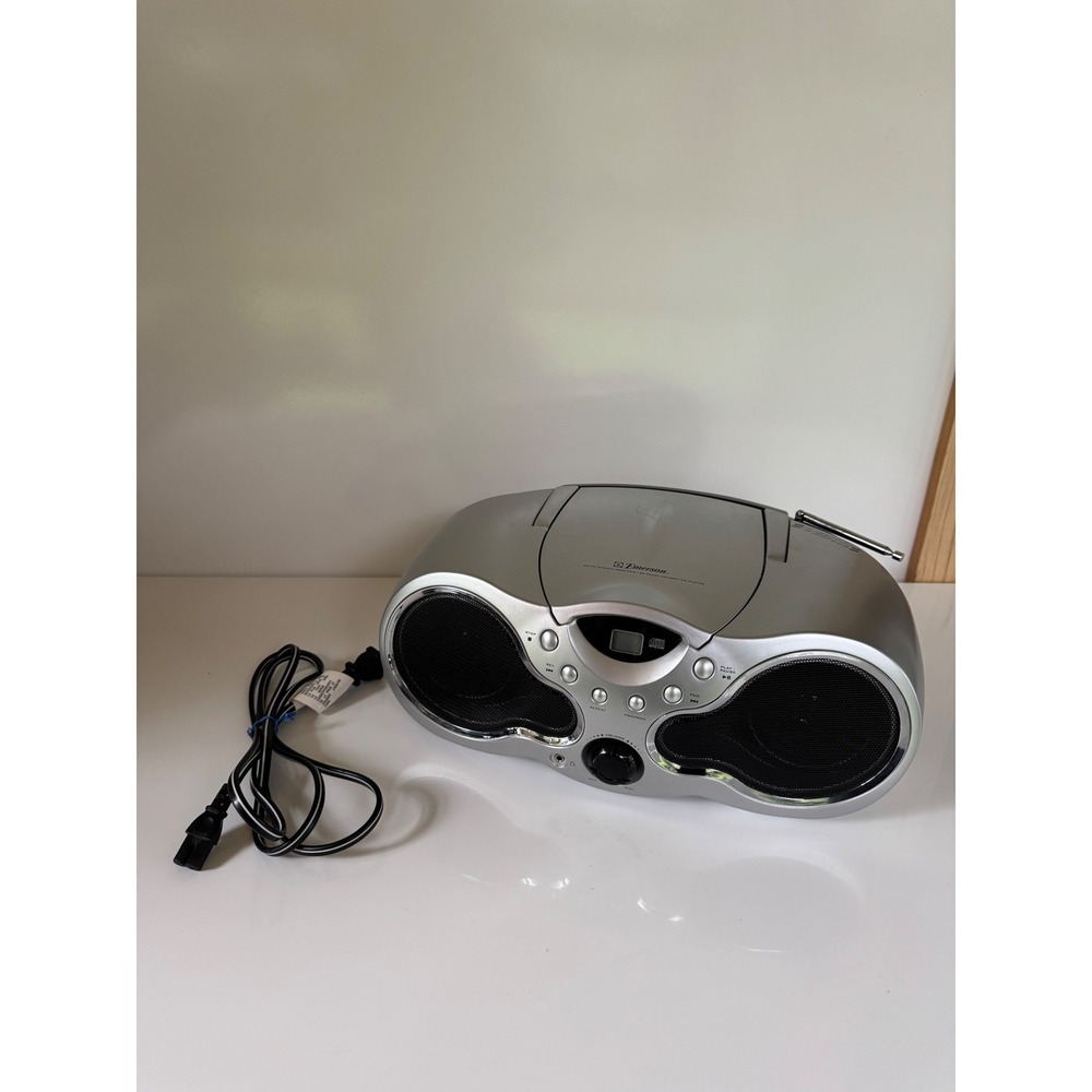 Emerson PD6920 Portable CD Player AM FM Stereo Radio Boombox Silver 2002 / Works